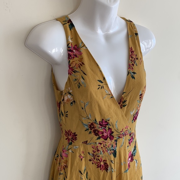 Dynamite Floral Dress - Picture 5 of 11